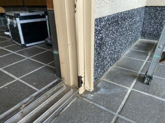 武雄市　玄関ドア　YKK AP ドアリモ　リフォーム工事　外壁塗装　株式会社キス