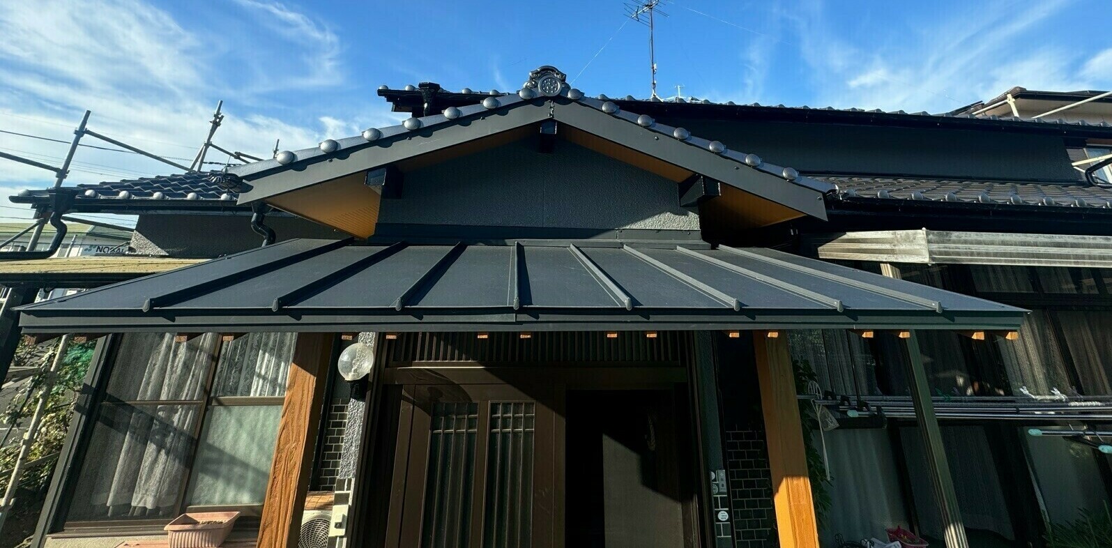 小城市H様邸の外壁塗装（玄関屋根交換）その５